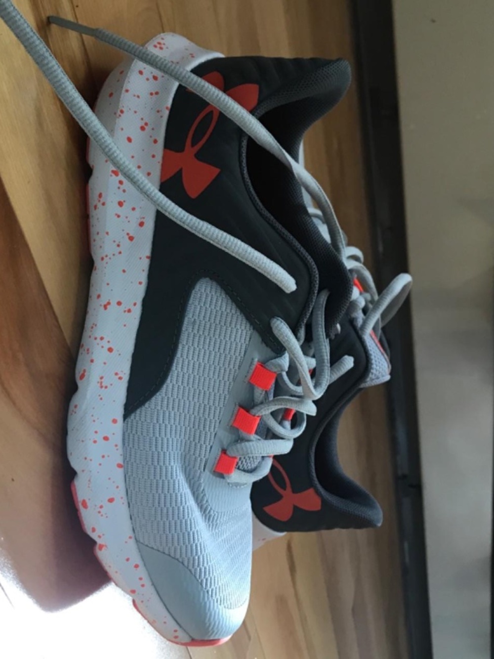 Kids under Armour sneakers size 6